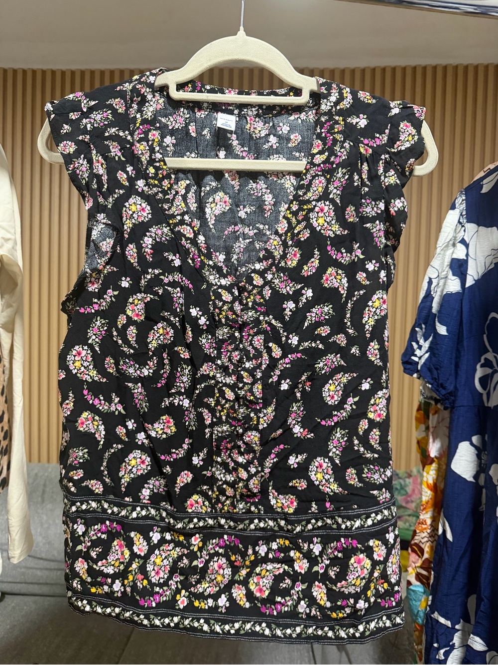 Old Navy Women’s Black Floral Button-Front Cap-Sleeve Top M #205